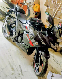Sparkle Black Suzuki Gixxer SF