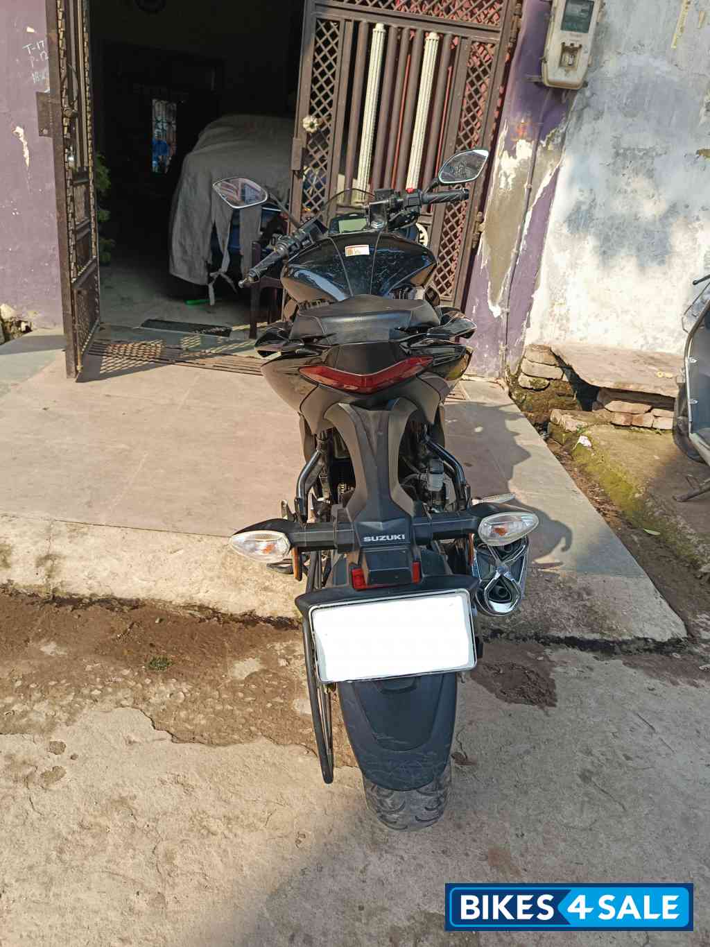 Sparkle Black Suzuki Gixxer SF BS6