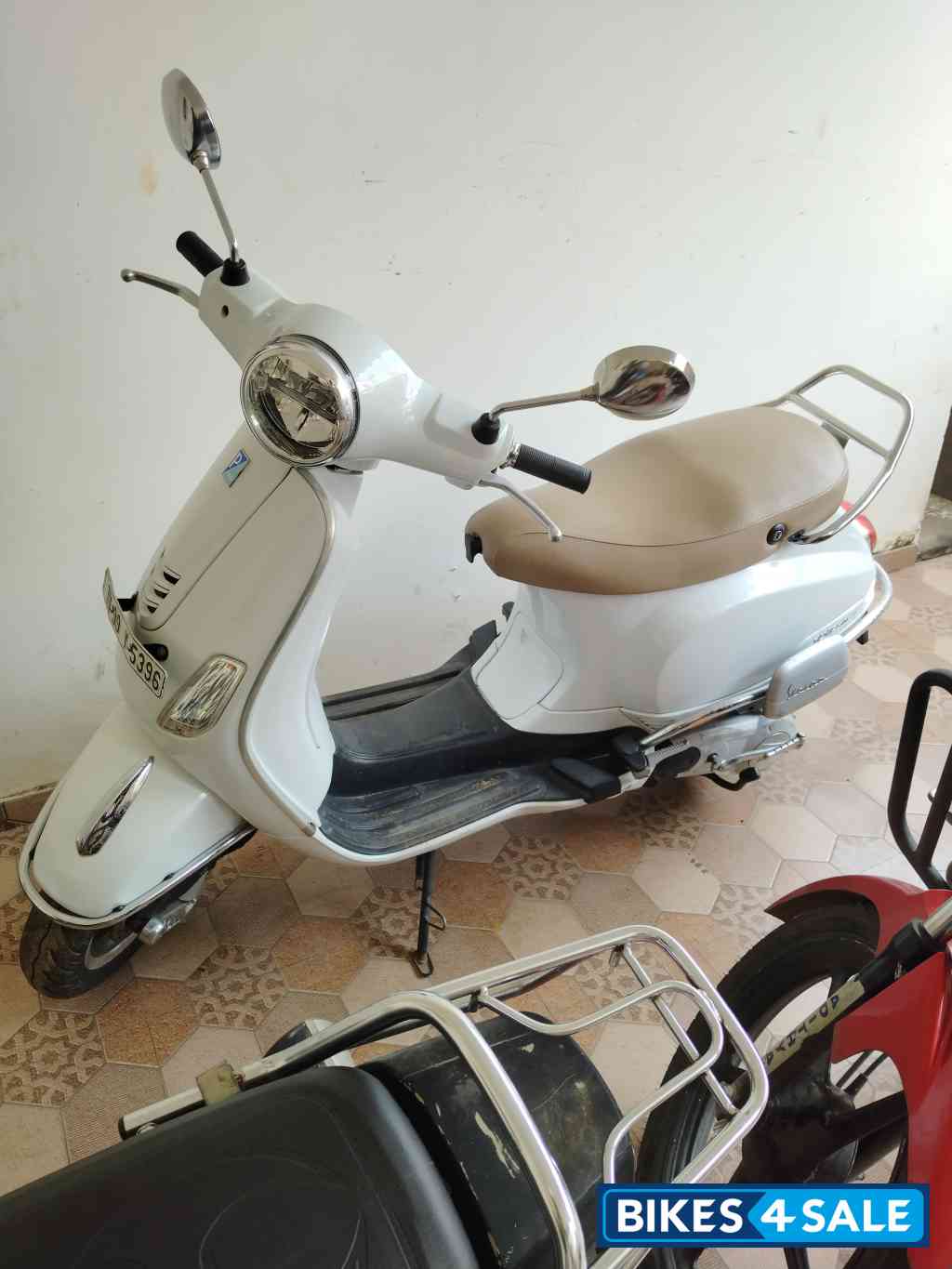White Vespa 125