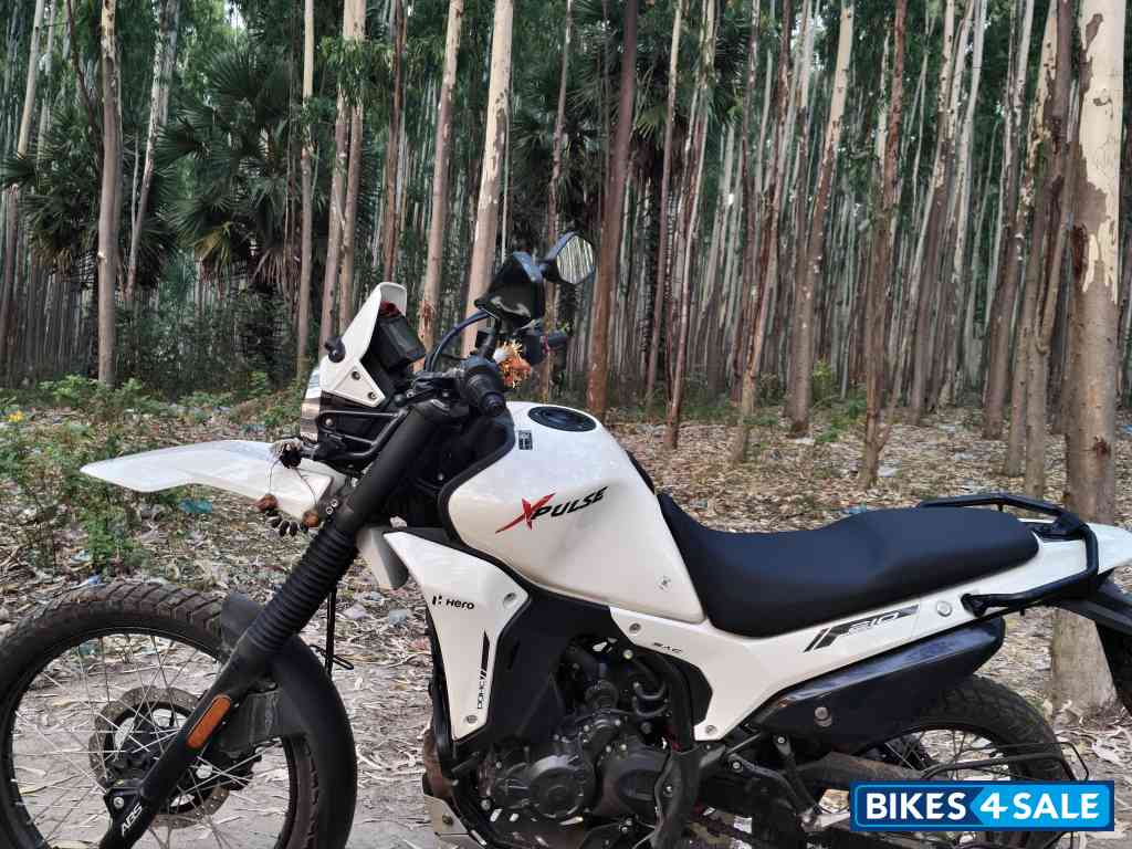 Glacier White Hero XPulse 210