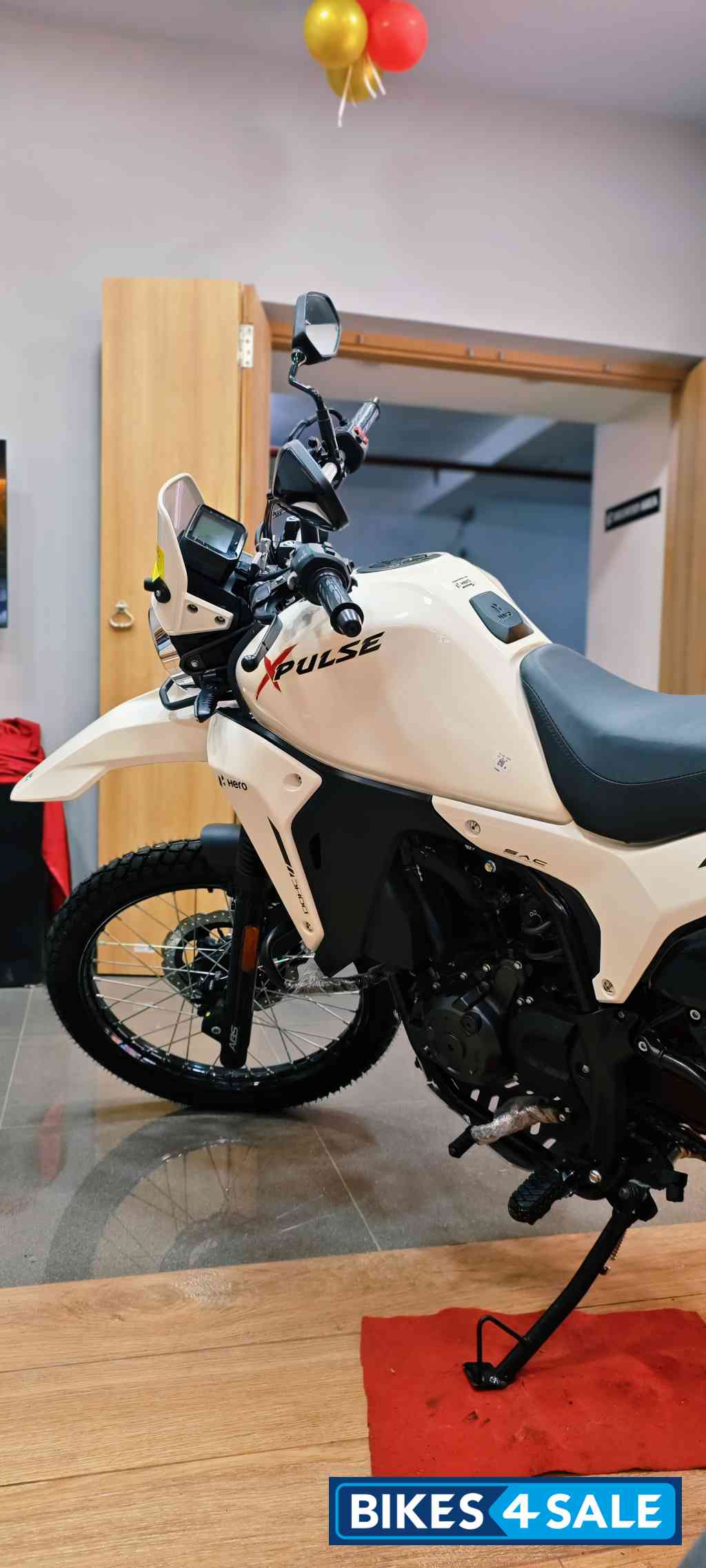 Glacier White Hero XPulse 210