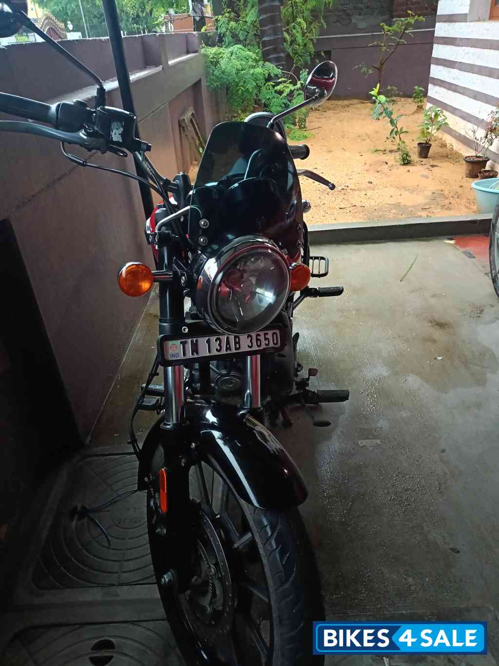 Red Royal Enfield Meteor 350 Supernova