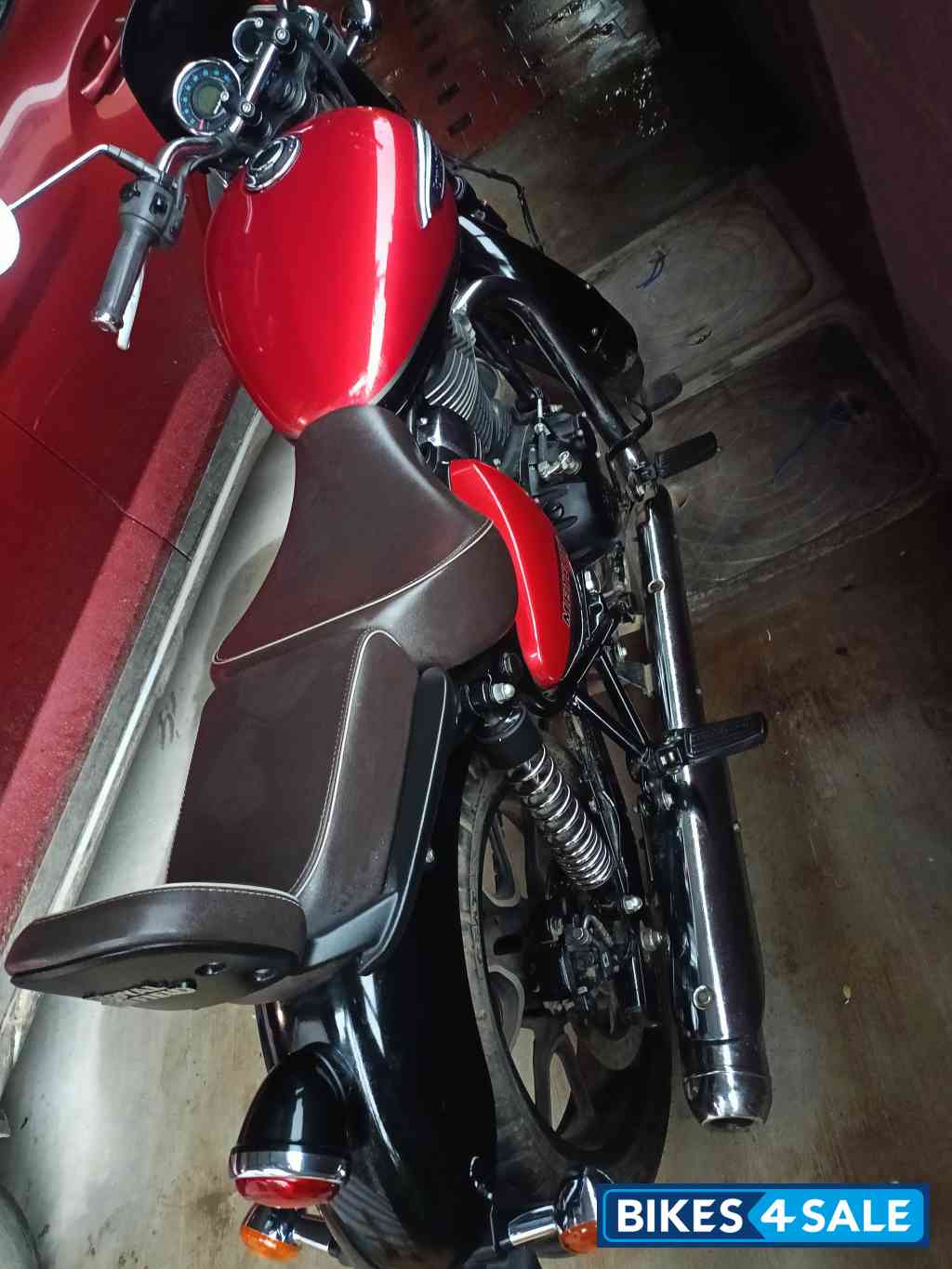 Red Royal Enfield Meteor 350 Supernova