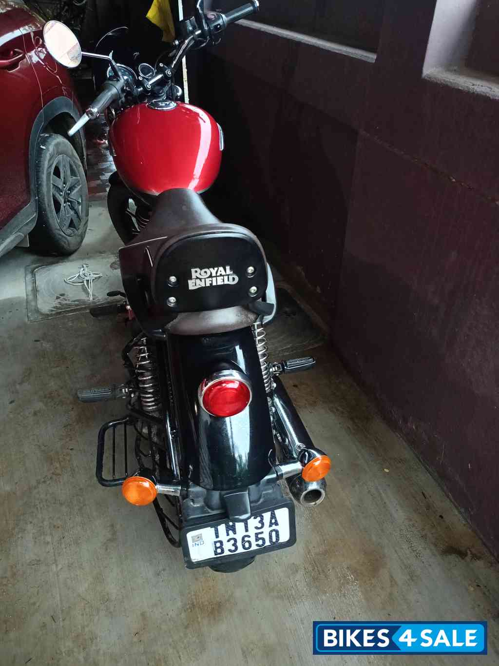 Red Royal Enfield Meteor 350 Supernova