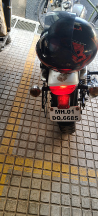 White Bajaj Avenger Cruise 220 BS6