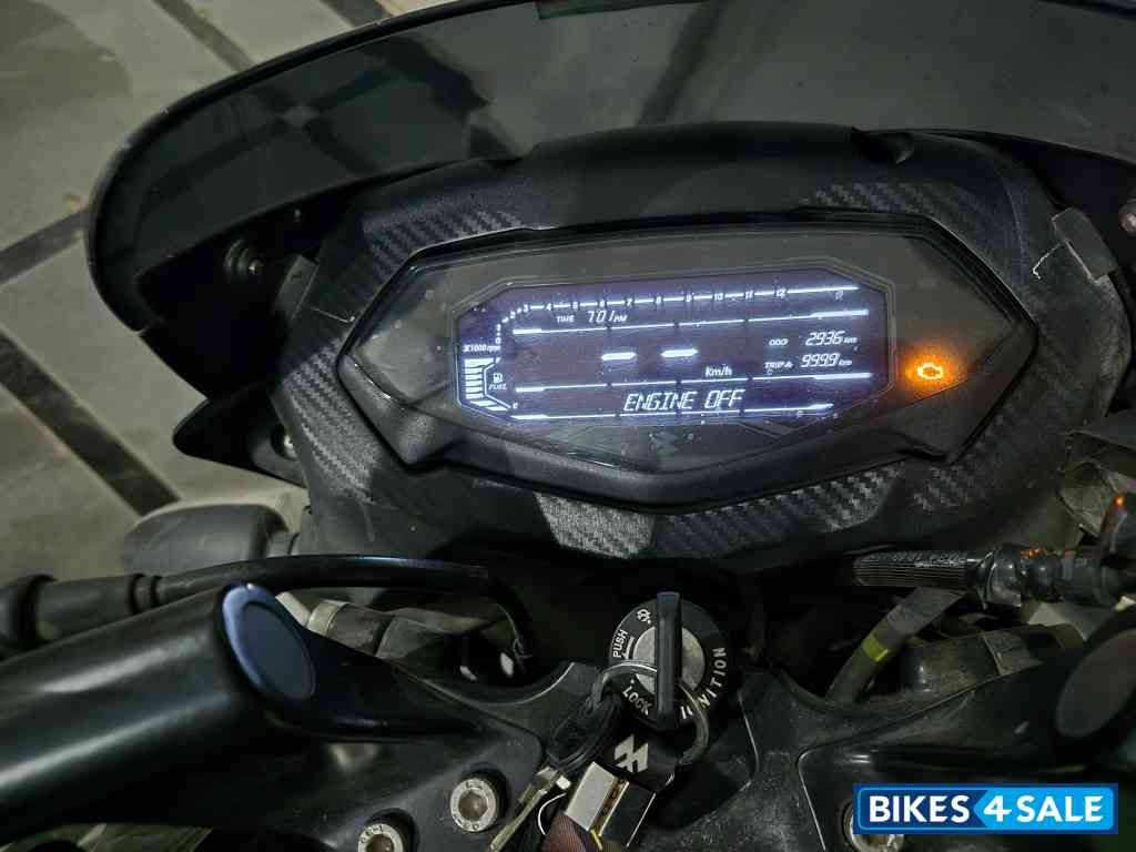 Bajaj Pulsar 125 Carbon Fibre Disc Single Seat