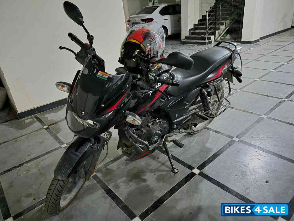 Bajaj Pulsar 125 Carbon Fibre Disc Single Seat Bajaj Pulsar 125 Carbon Fibre Disc Single Seat