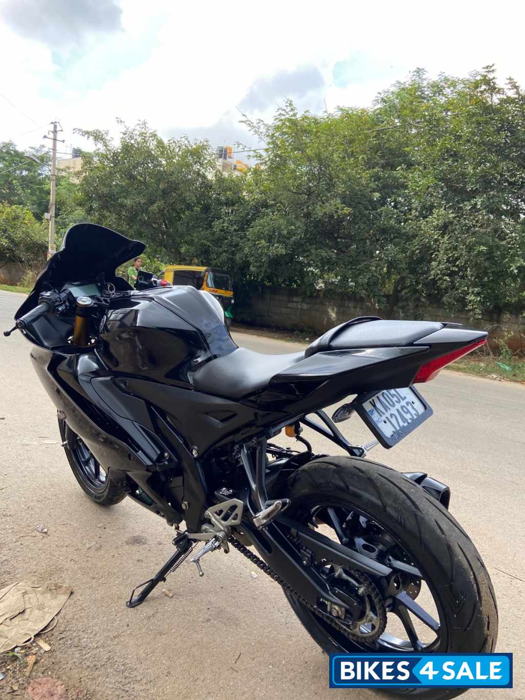 Black Yamaha R15 V4