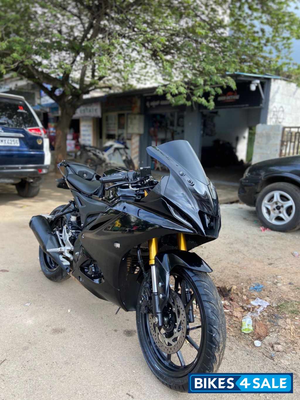 Black Yamaha R15 V4