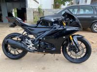 Black Yamaha R15 V4