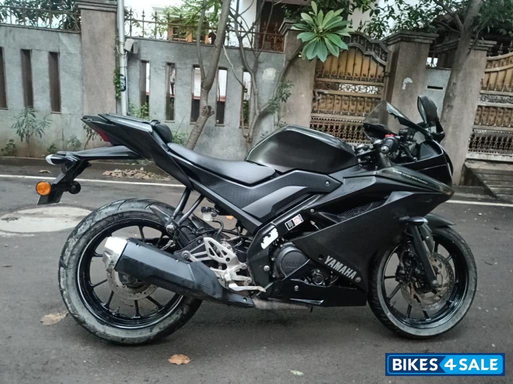 Black Yamaha YZF R15 V3