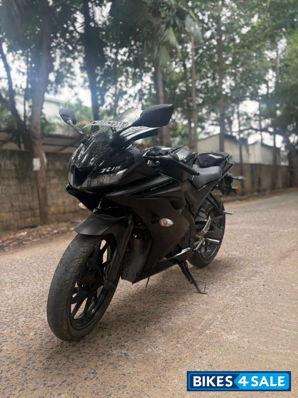 Black Yamaha YZF R15 V3
