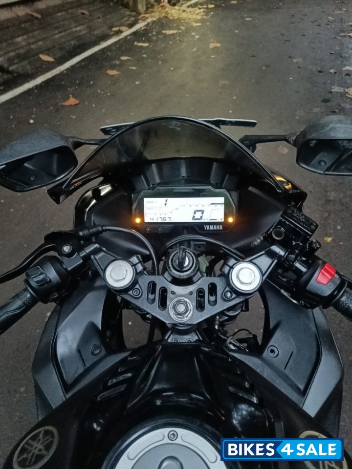 Black Yamaha YZF R15 V3