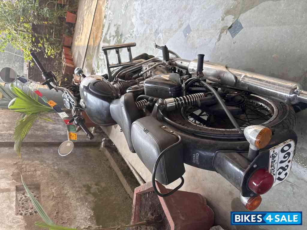 Black Royal Enfield Classic 350