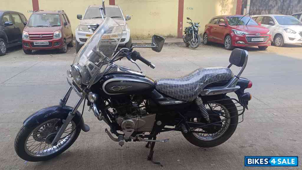 Black Bajaj Avenger Cruise 220