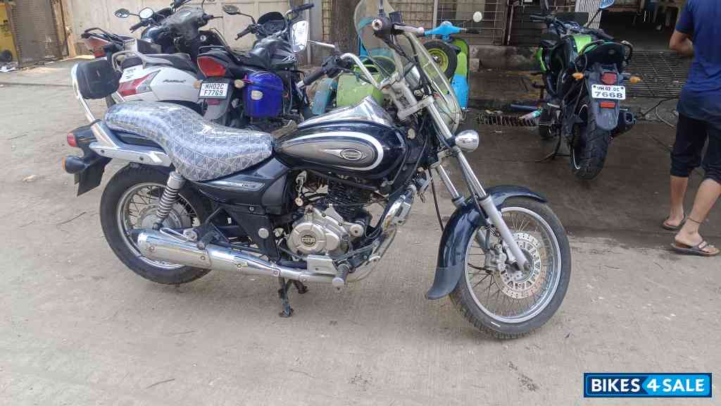 Black Bajaj Avenger Cruise 220