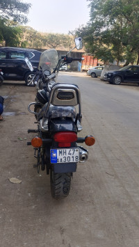 Black Bajaj Avenger Cruise 220