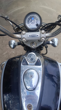 Black Bajaj Avenger Cruise 220