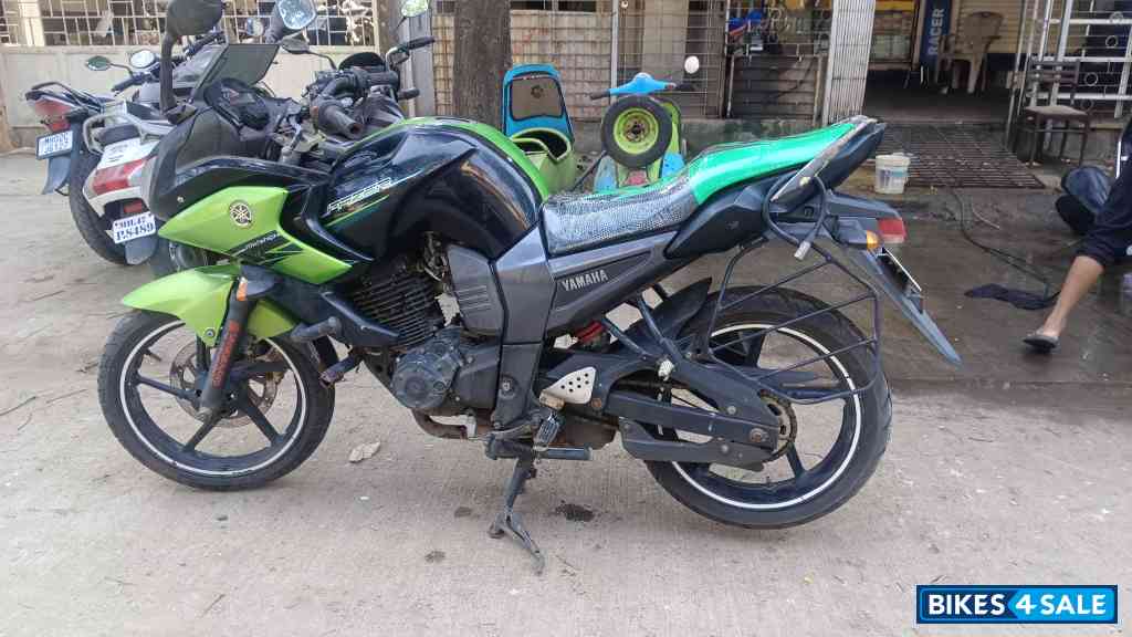 Black Green Yamaha Fazer