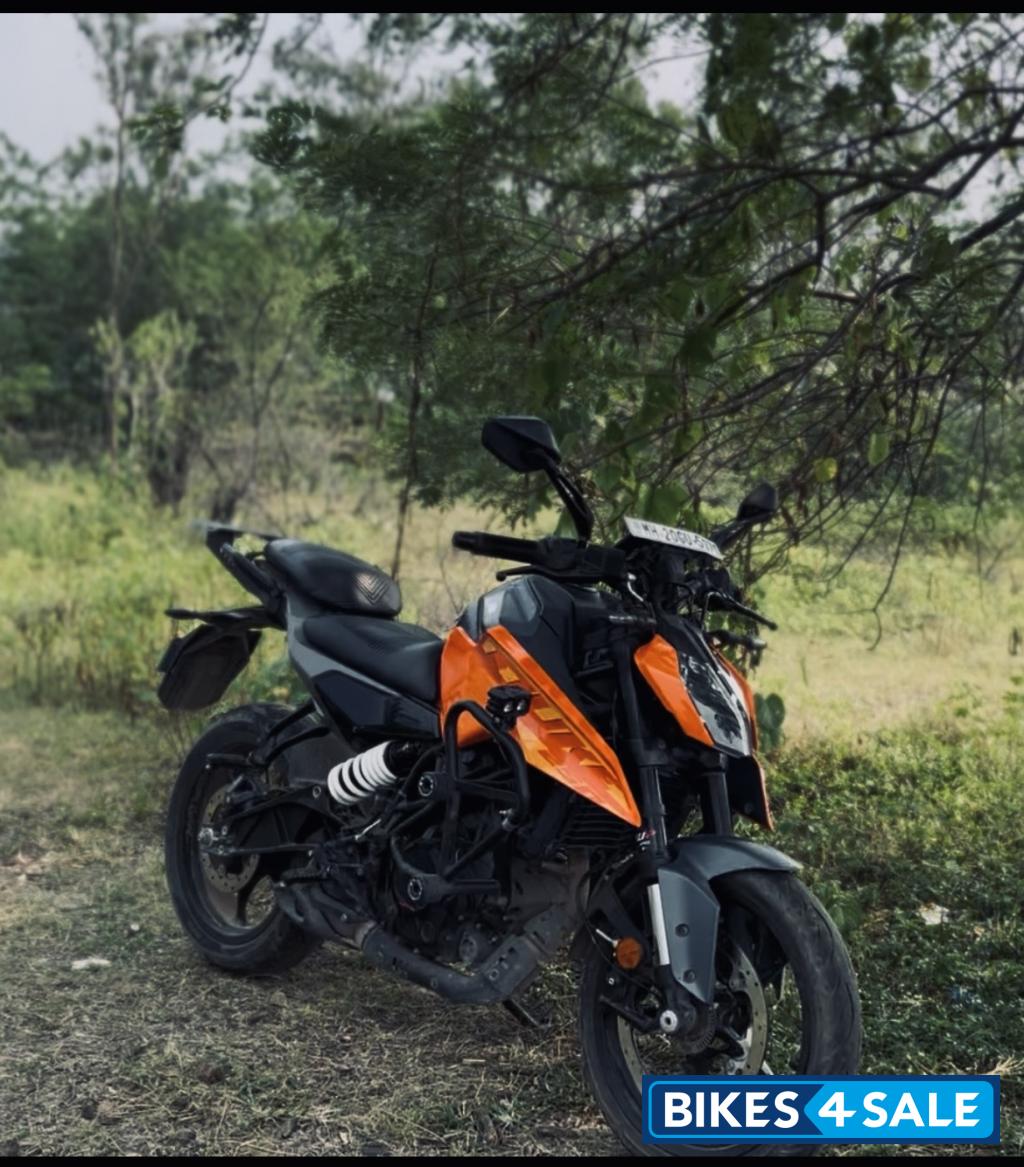 Electric Orange KTM Duke 250 2024