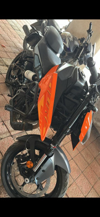 Electric Orange KTM Duke 250 2024