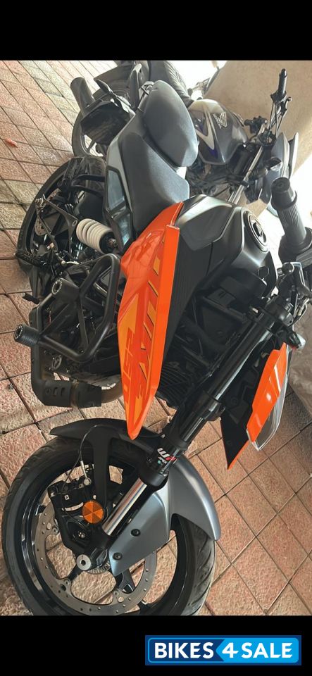 Electric Orange KTM Duke 250 2024