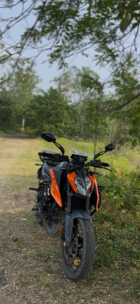 Electric Orange KTM Duke 250 2024