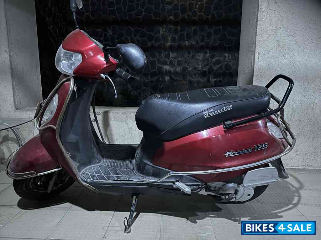 Red Suzuki Access 125