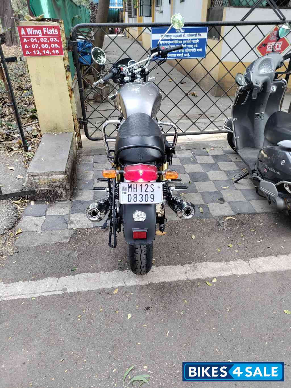 Grey Royal Enfield Interceptor 650 Twin Grey Royal Enfield Interceptor 650 Twin