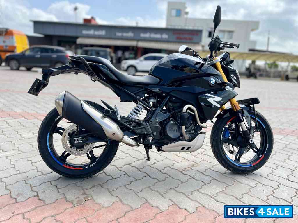 Cosmic Black 2 BMW G 310 R