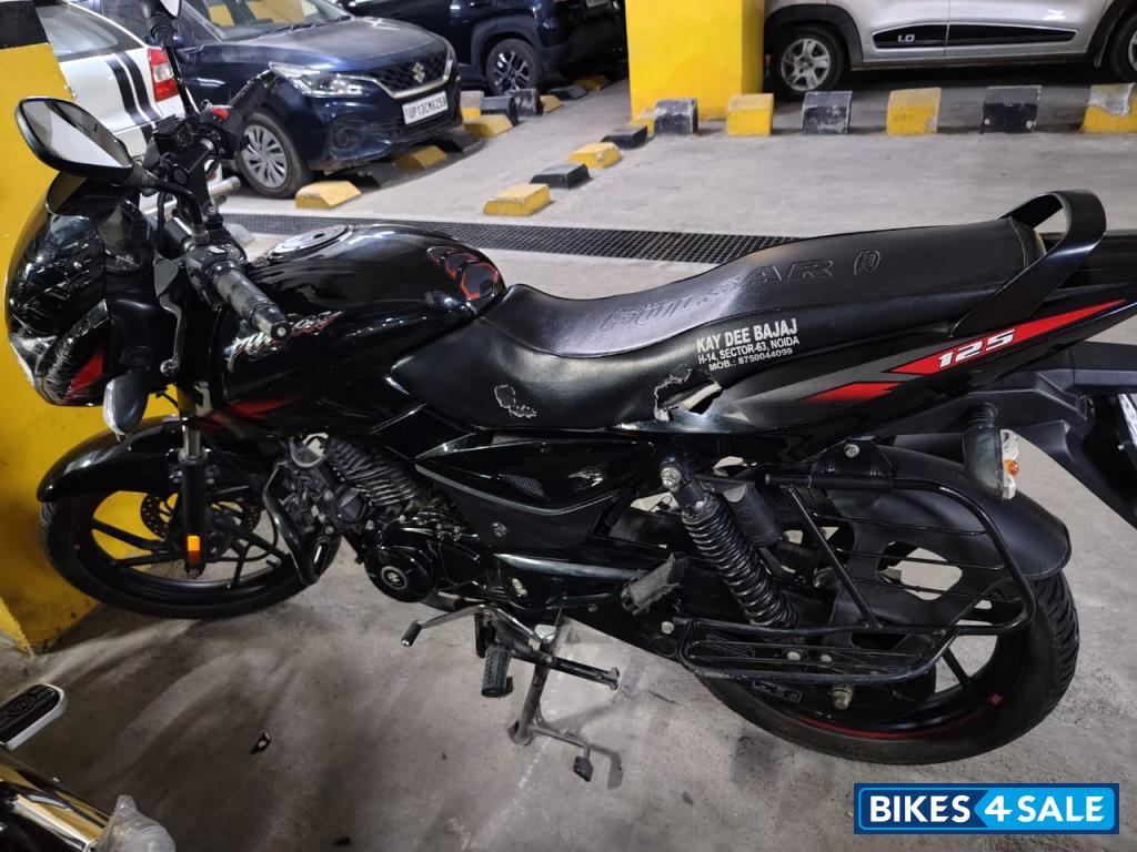Ebony Black Solar Red Bajaj Pulsar 125 Neon Disc Single Seat Ebony Black Solar Red Bajaj Pulsar 125 Neon Disc Single Seat