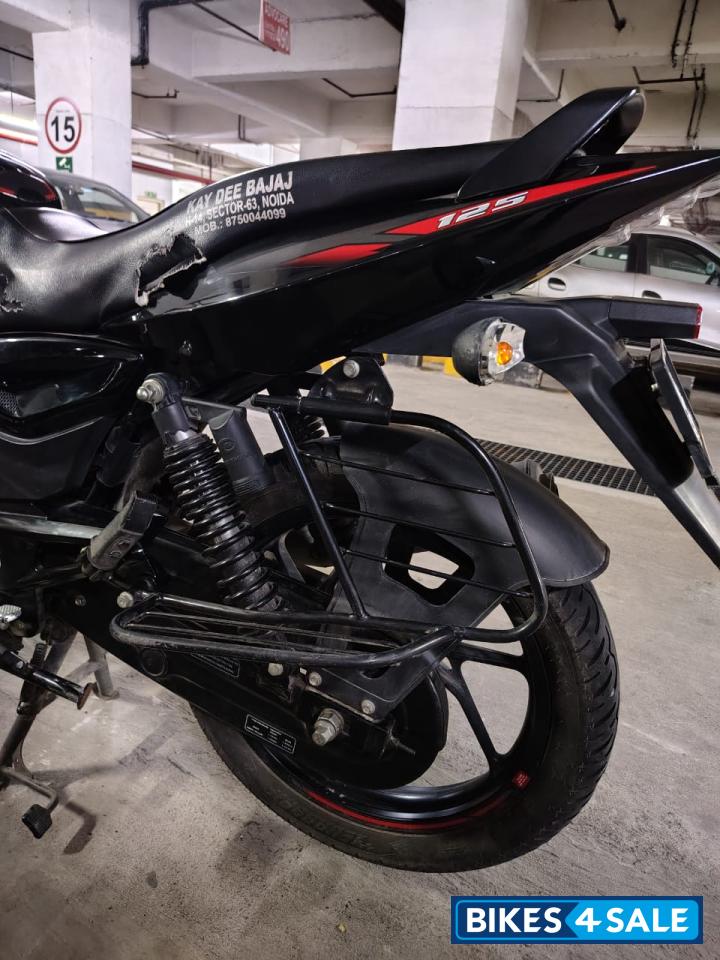 Ebony Black Solar Red Bajaj Pulsar 125 Neon Disc Single Seat Ebony Black Solar Red Bajaj Pulsar 125 Neon Disc Single Seat