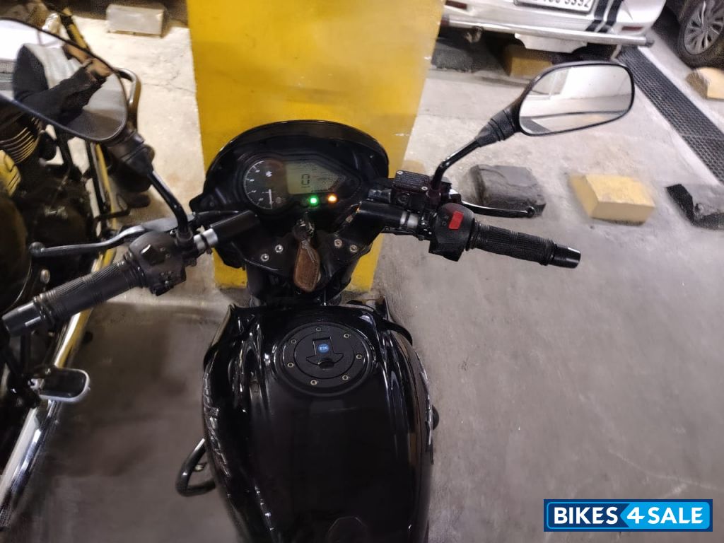 Ebony Black Solar Red Bajaj Pulsar 125 Neon Disc Single Seat Ebony Black Solar Red Bajaj Pulsar 125 Neon Disc Single Seat