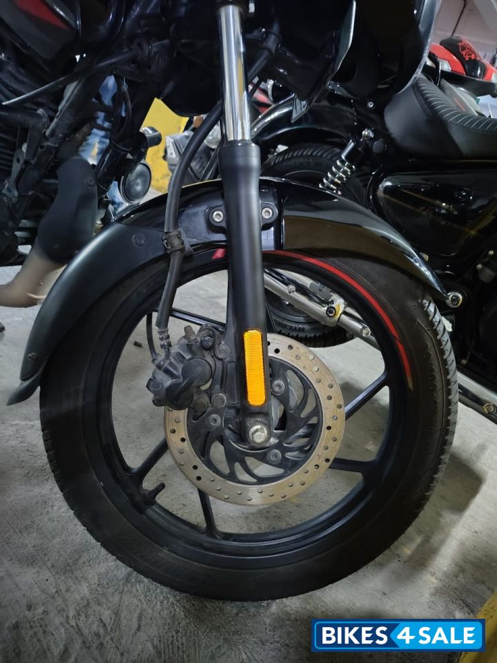 Ebony Black Solar Red Bajaj Pulsar 125 Neon Disc Single Seat Ebony Black Solar Red Bajaj Pulsar 125 Neon Disc Single Seat