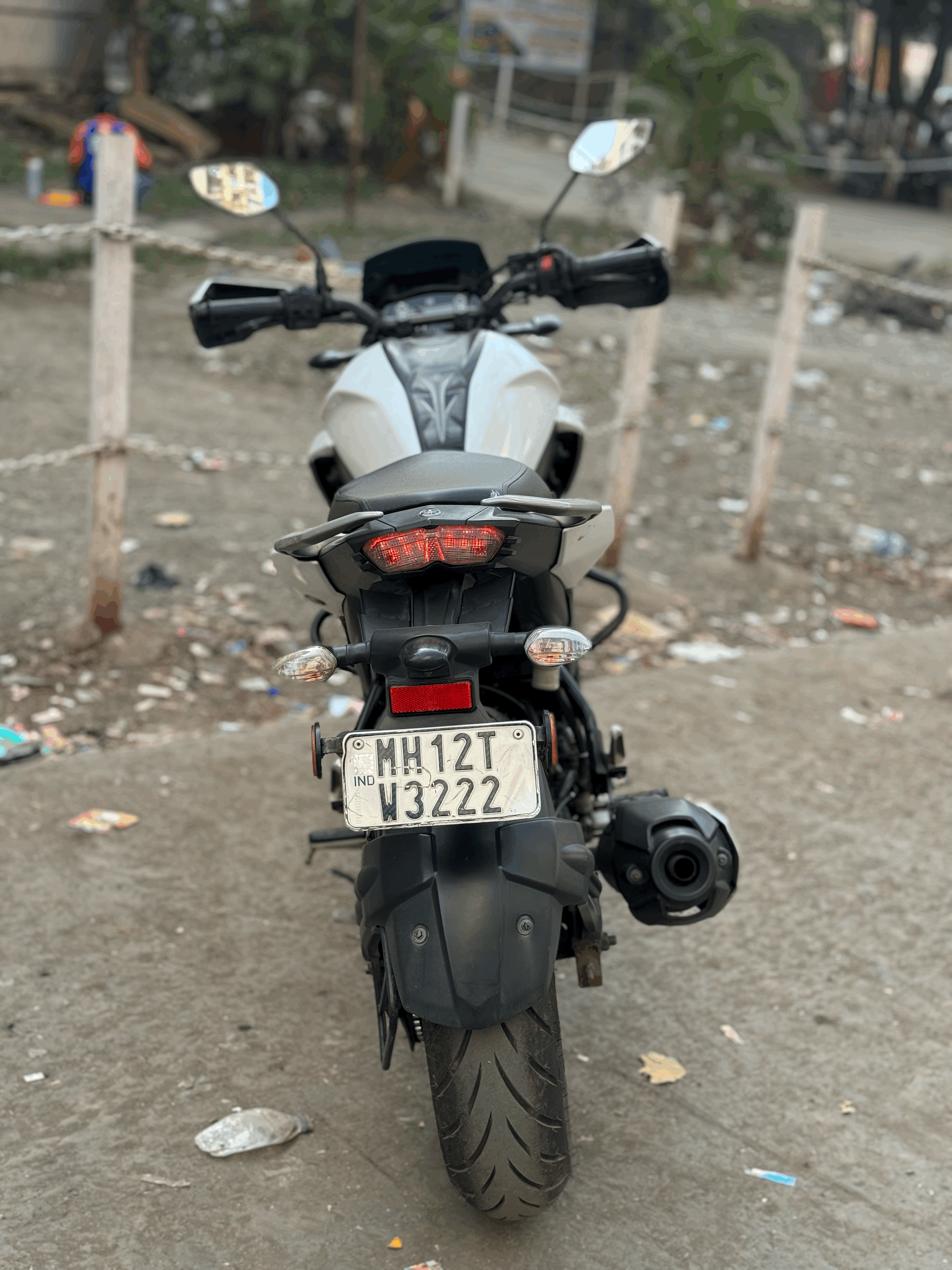 White Yamaha FZS 25 BS6 White Yamaha FZS 25 BS6