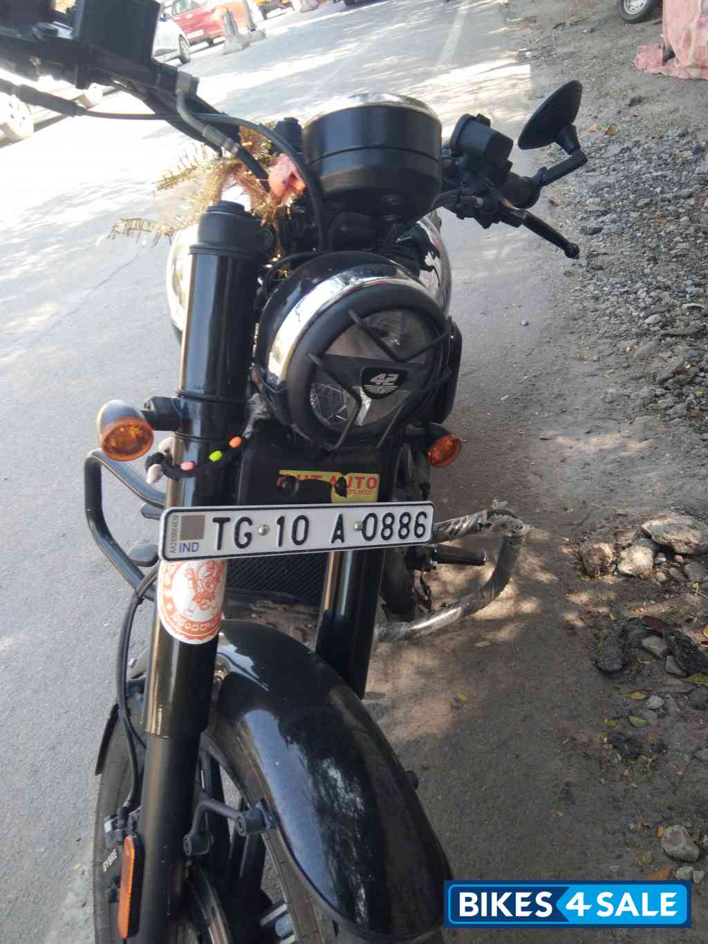 Jawa 42 Bobber Black Mirror