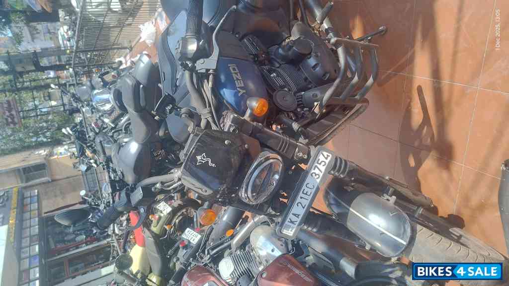 Yezdi Roadster Dark Yezdi Roadster Dark