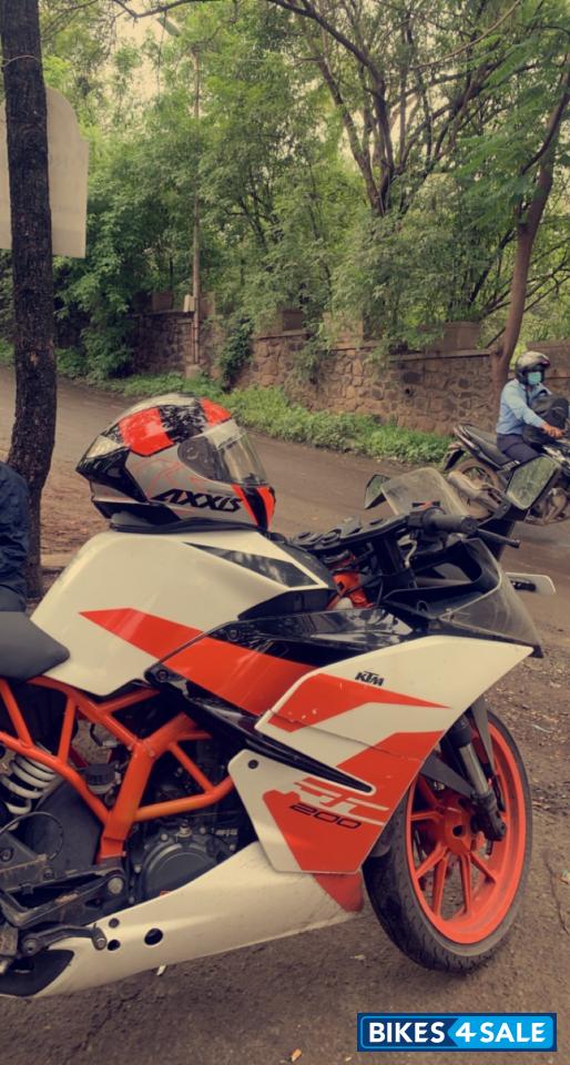 White Orange Black KTM RC 200