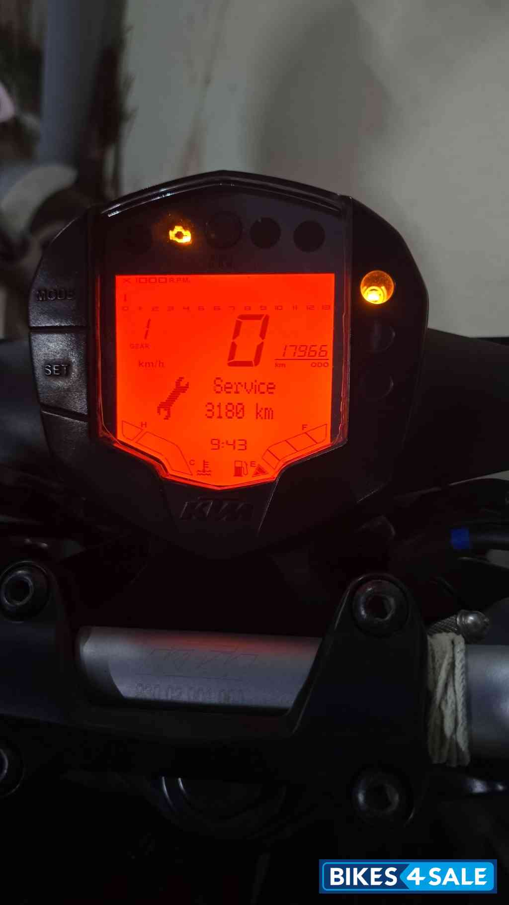 Metalic Silver KTM Duke 200 ABS