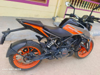 Metalic Silver KTM Duke 200 ABS