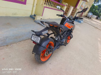 Metalic Silver KTM Duke 200 ABS