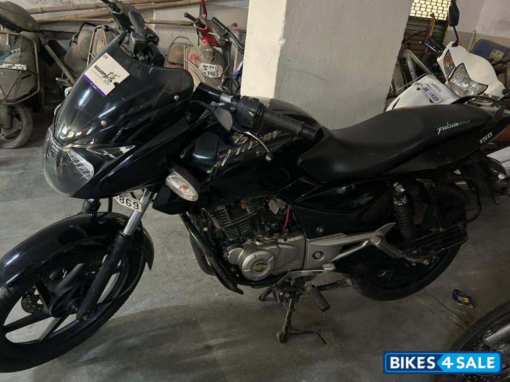 Black Bajaj Pulsar 150 Black Bajaj Pulsar 150