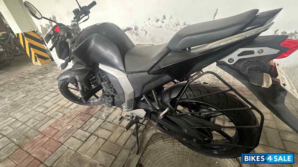 Black Yamaha FZ-S FI V2 Black Yamaha FZ-S FI V2