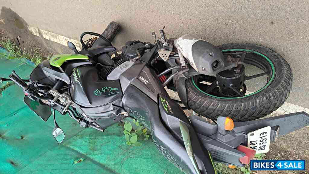 Graphite Green Yamaha Fazer