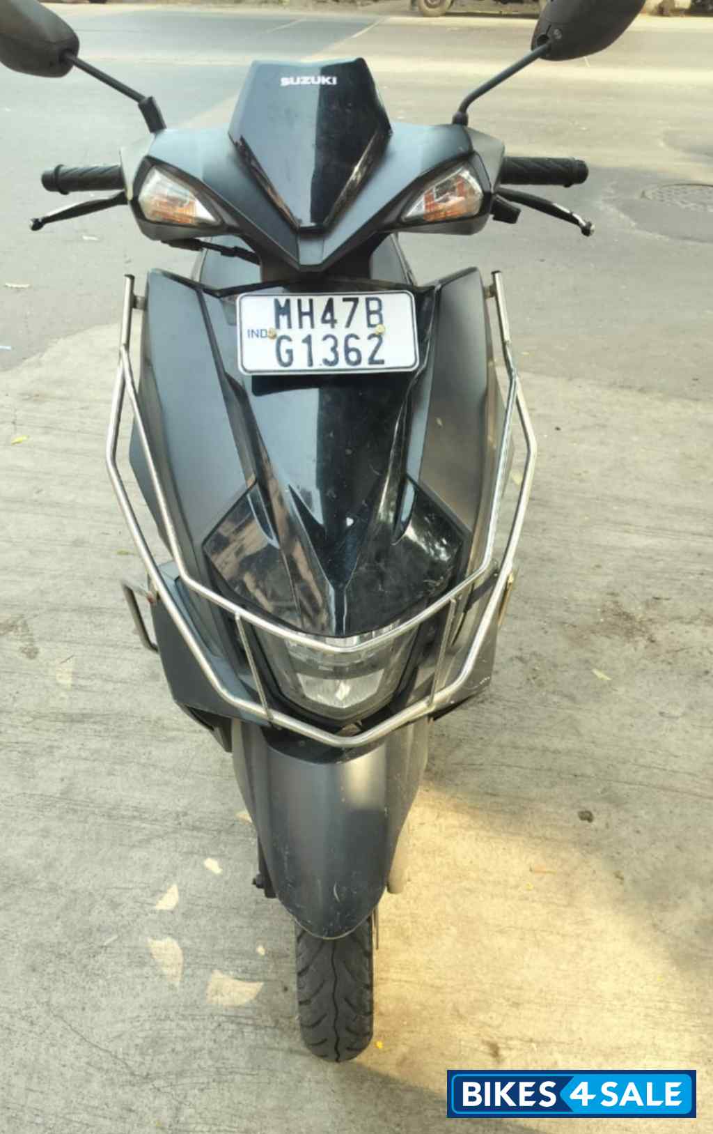 Grey Suzuki Avenis 125 Standard Edition