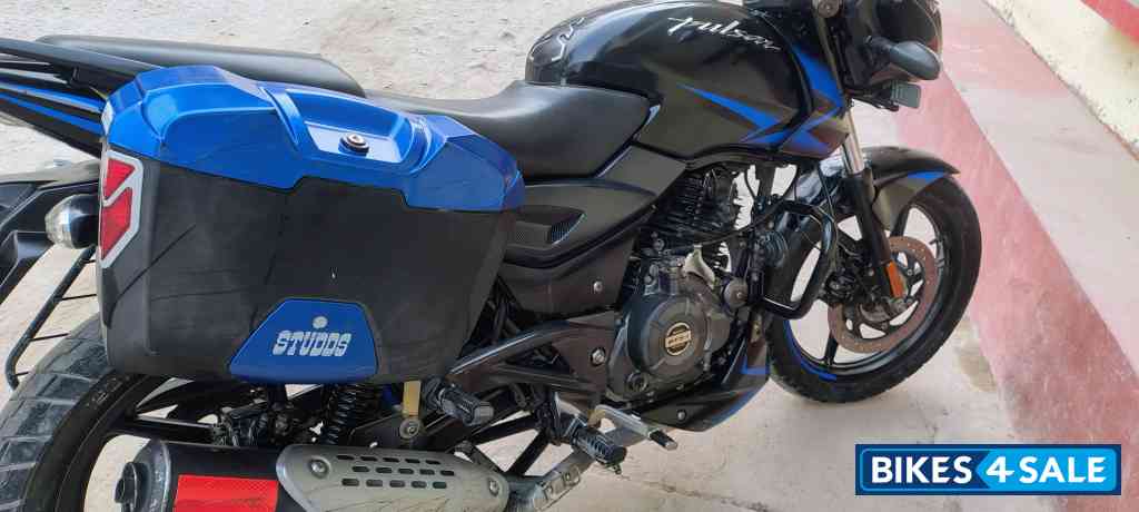 Blue Bajaj Pulsar 150 Twin Disc Blue Bajaj Pulsar 150 Twin Disc