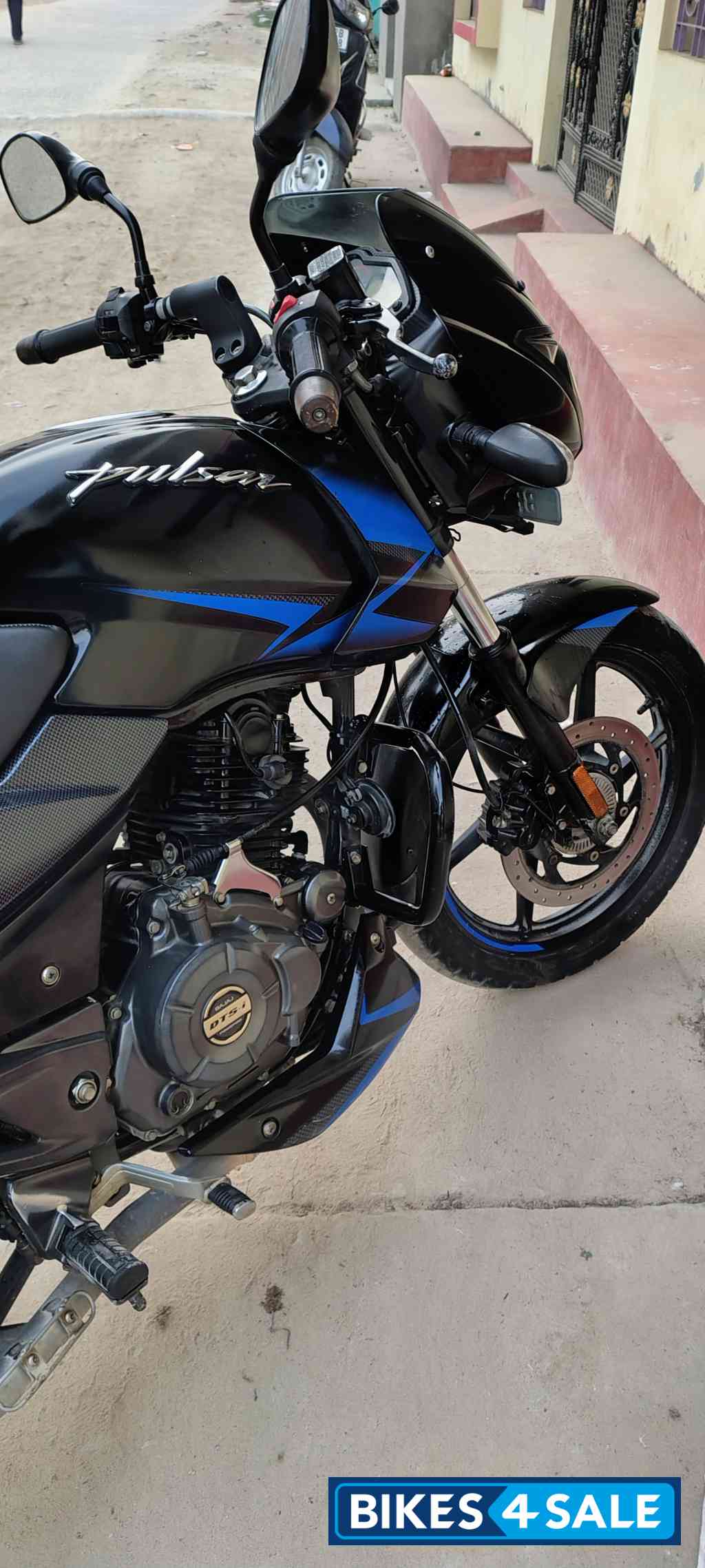 Blue Bajaj Pulsar 150 Twin Disc Blue Bajaj Pulsar 150 Twin Disc