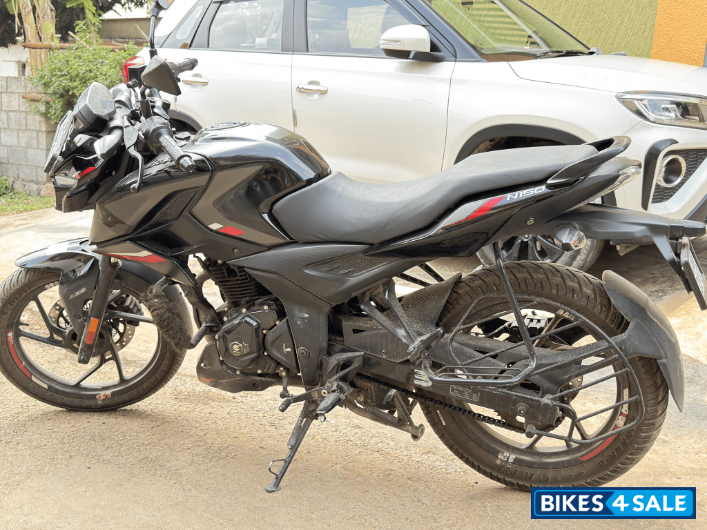 Black Bajaj Pulsar N150 Black Bajaj Pulsar N150