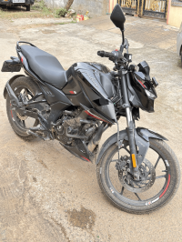 Black Bajaj Pulsar N150