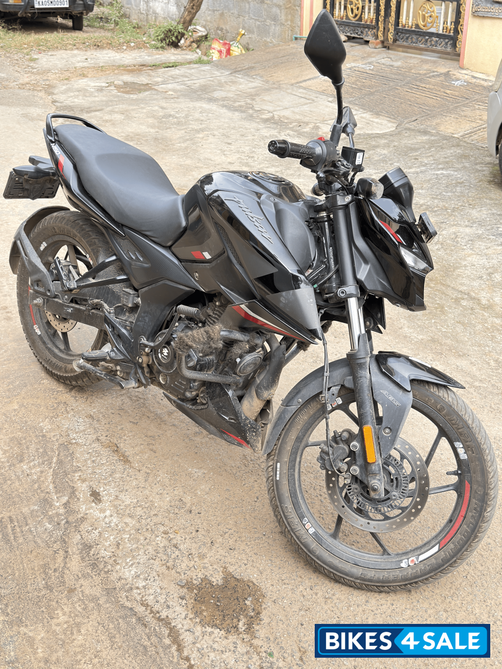 Black Bajaj Pulsar N150 Black Bajaj Pulsar N150